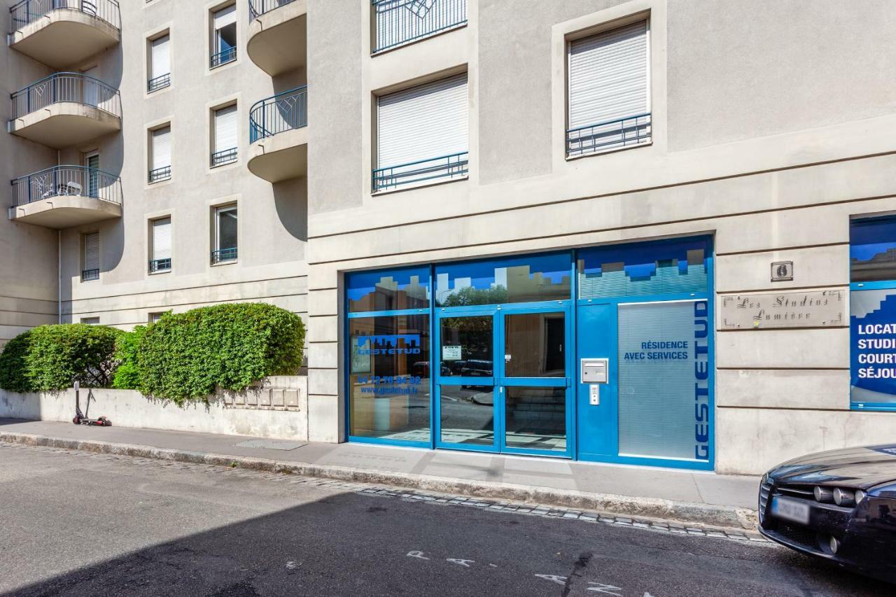 Lumières, Beau 2 étoiles, Faculté 3 * Lyon