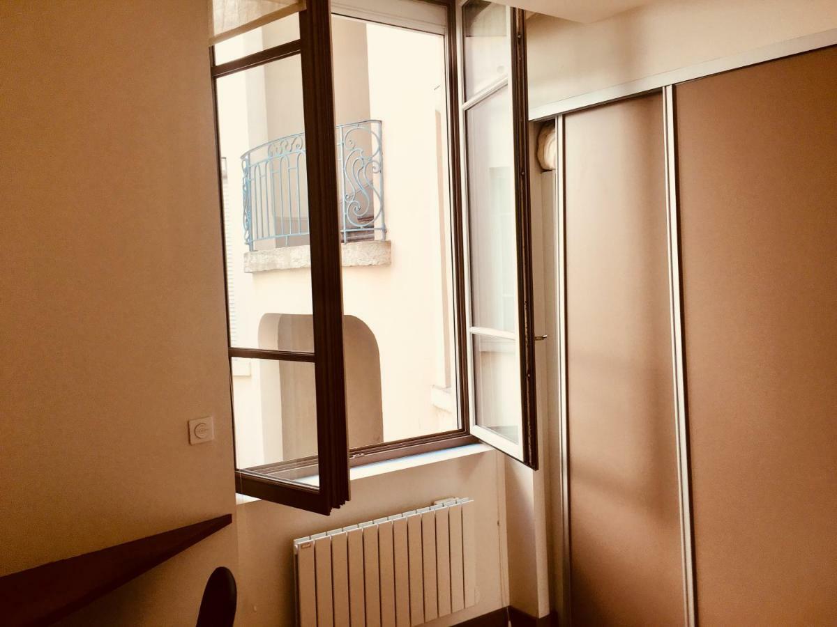 Le Calme De L'opera. * Lyon