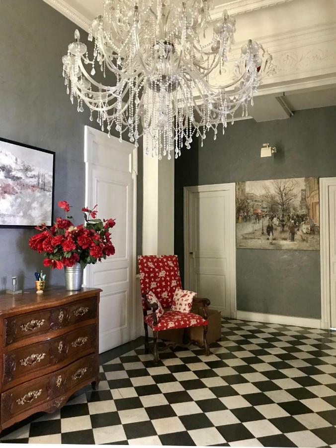 Homestay Chez Madame De Bellecour *
