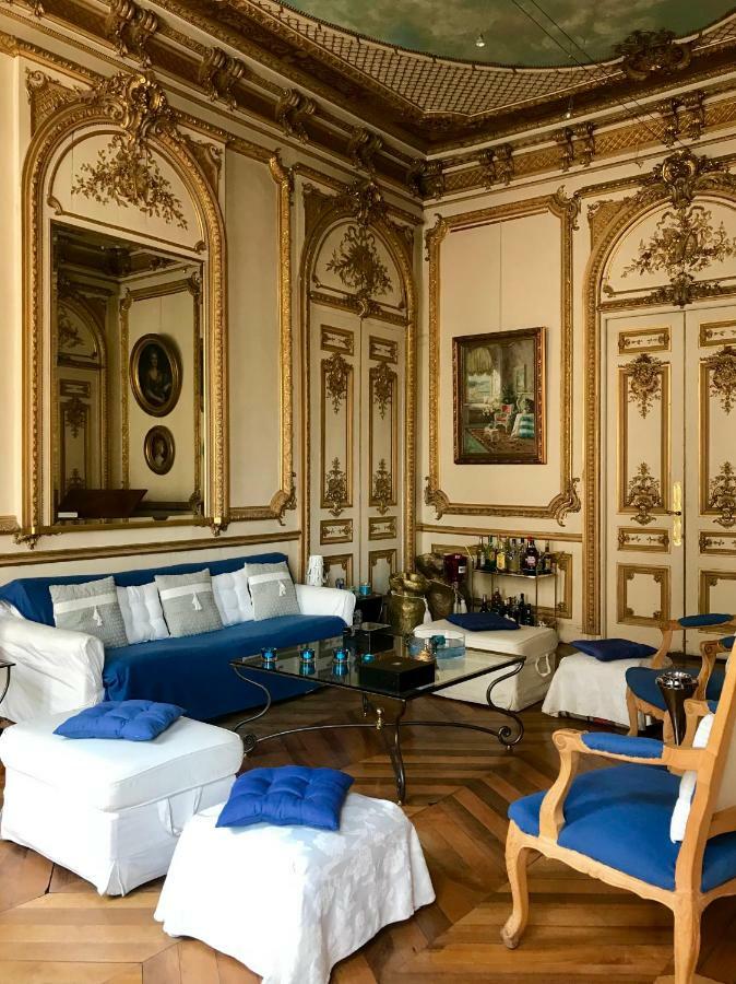 Chez Madame De Bellecour