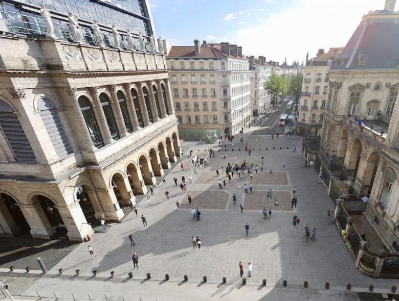 Le Calme De L'opera.