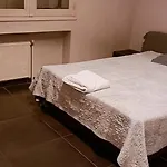Grand Appartement Fonctionnel Et Calme Sur Lyon8 A 2 Pas Du Metro