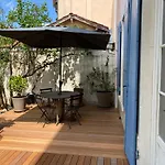 Un Jardin En Ville - Parking