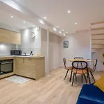 Charming Duplex Nest Newly Renovated