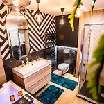 Tropical Jacuzzi Oasis - Terreaux