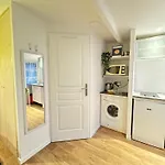 La Petite Maison Dans La Croix Rousse