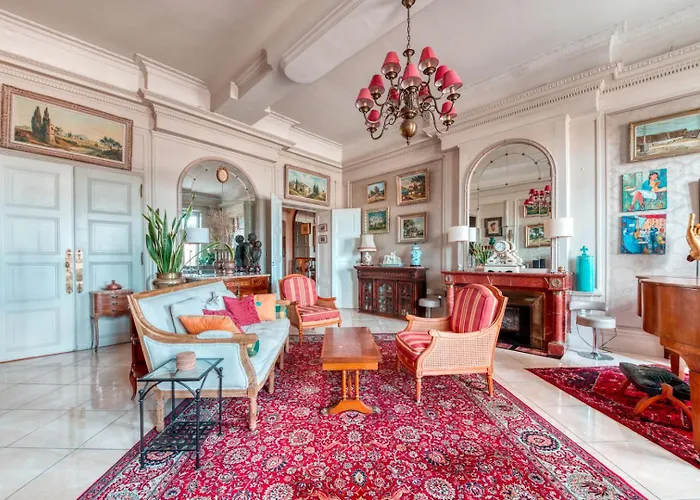 Guestready - Lyon Literary Retreat Amidst Antiques