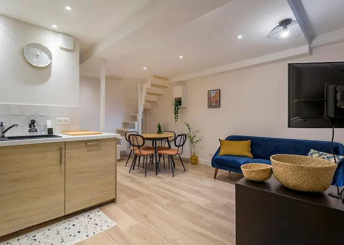 Charming Duplex Nest Newly Renovated