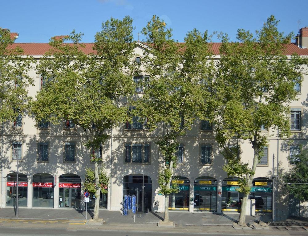 Adagio Patio Confluence Aparthotel 4*