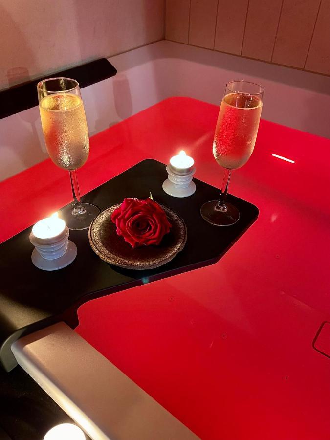 Host Le Lumiere Spa&cinéma Apartment