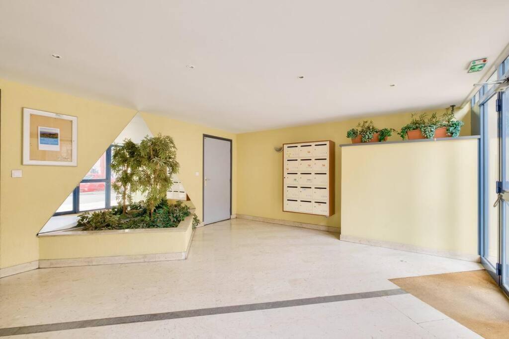 Studio With Garden 10 Min From Metro And Tramway Apartment *