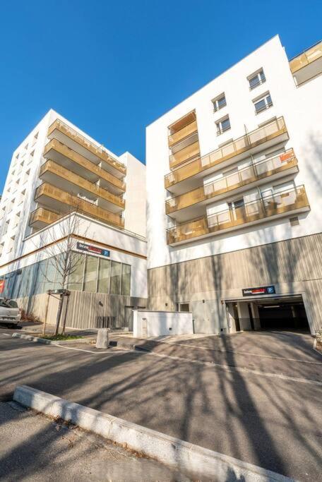 9 • T2 Porcher • Hostisy Apartment Lyon