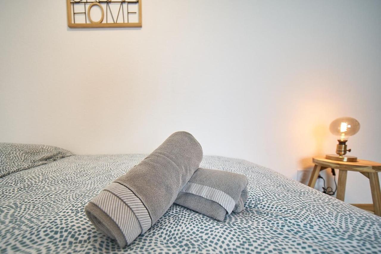 Convenient And Close To The Metro And Amenities Apartment *