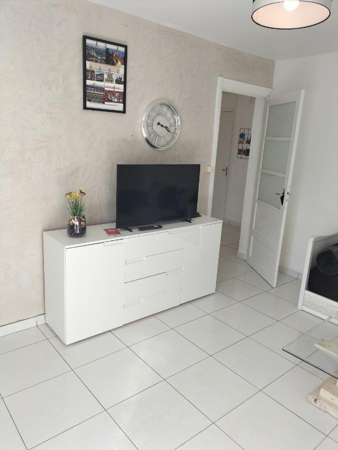 Joli Proche Metro Apartment