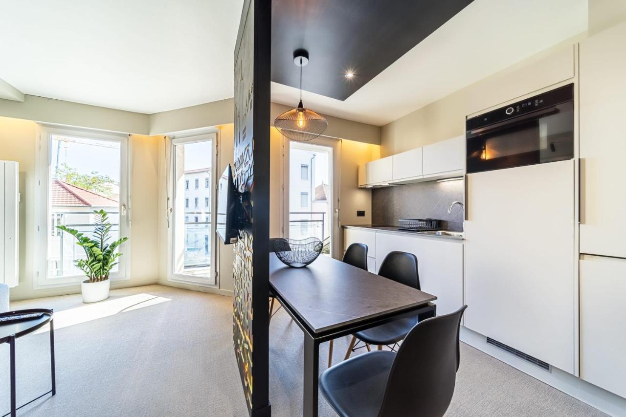 Escape In The Heart Of 4 People With Balcony Part-dieu