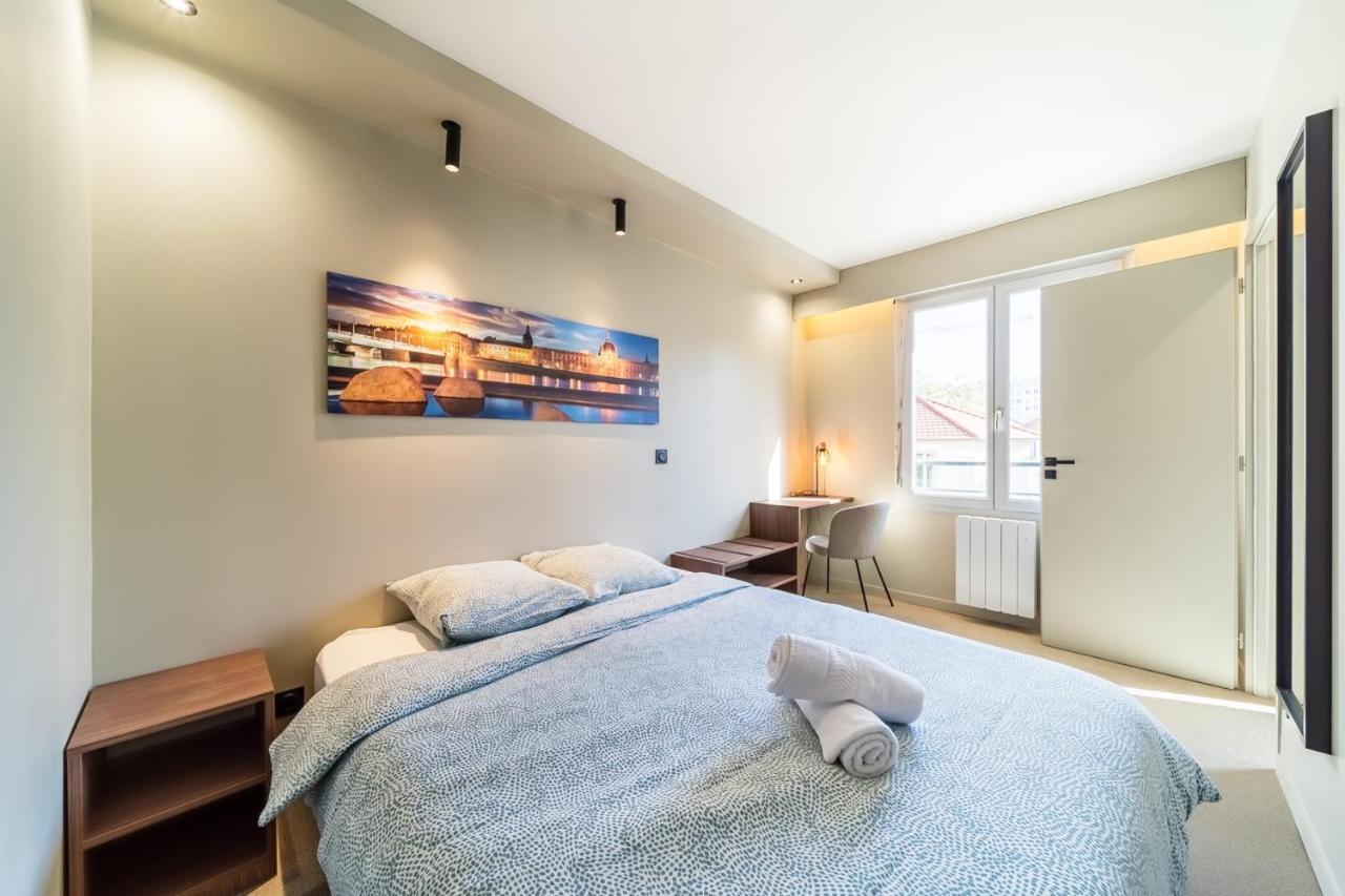 Escape In The Heart Of 4 People With Balcony Part-dieu Lyon