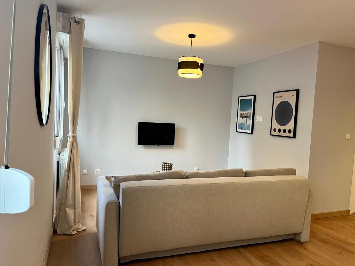 Leeroy Apartment