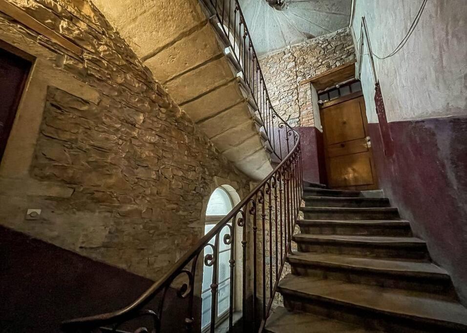 For 4 People With View Of Fourviere Ail Apartment