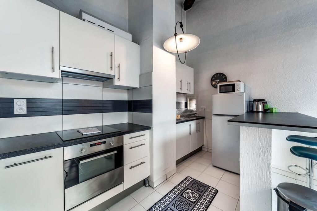 Apartment For 4 People With View Of Fourviere Ail