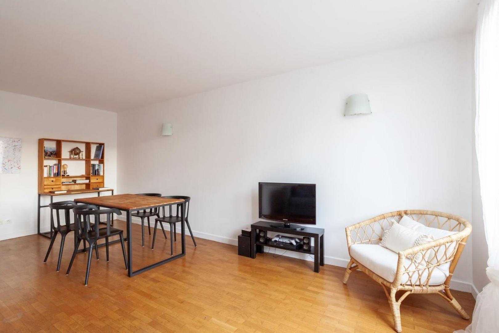 Spacious 1br | Near City Center & Baby-friendly!