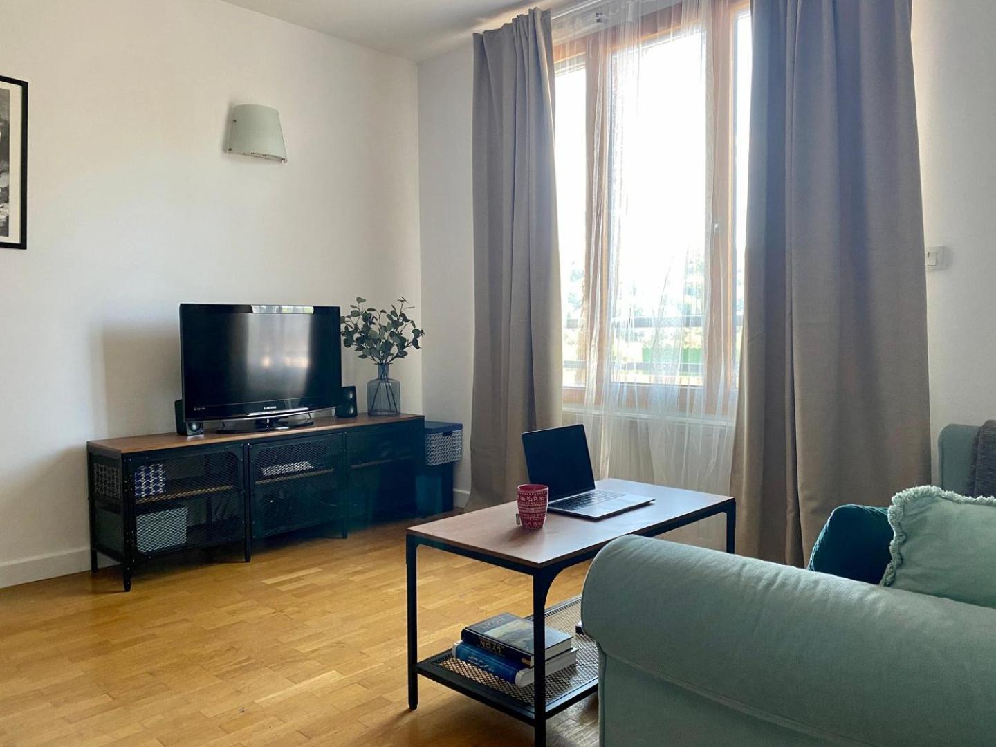 Apartamento Spacious 1br | Near City Center & Baby-friendly!