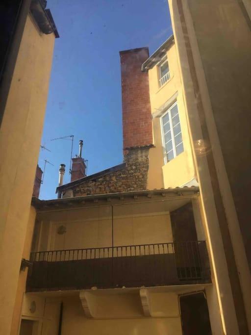 Le Silence Des Toits / Silence Under The Roofs Apartamento *