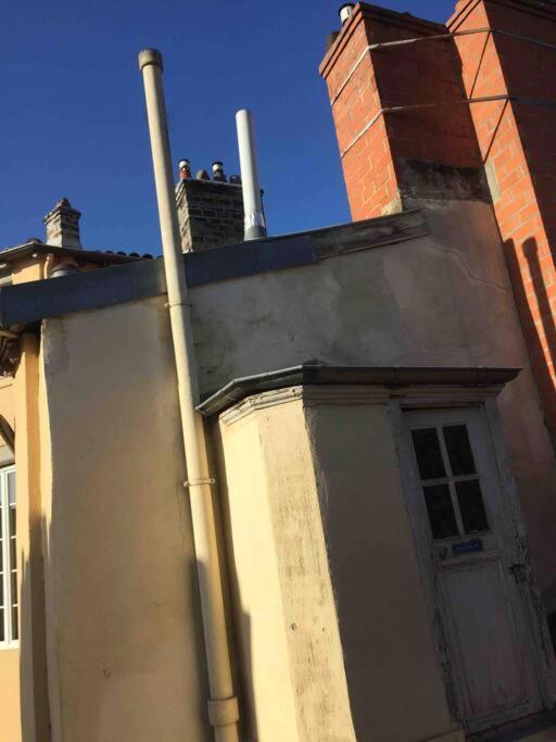 Le Silence Des Toits / Silence Under The Roofs Lyon