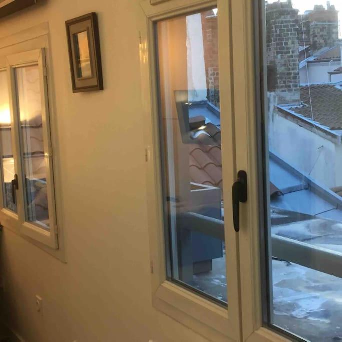 Le Silence Des Toits / Silence Under The Roofs Apartamento *