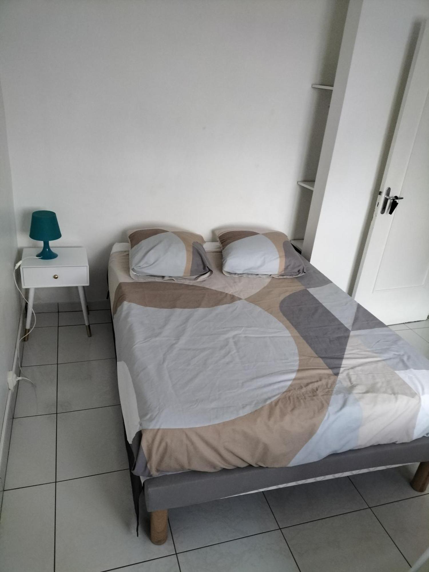 Joli Proche Metro Apartment