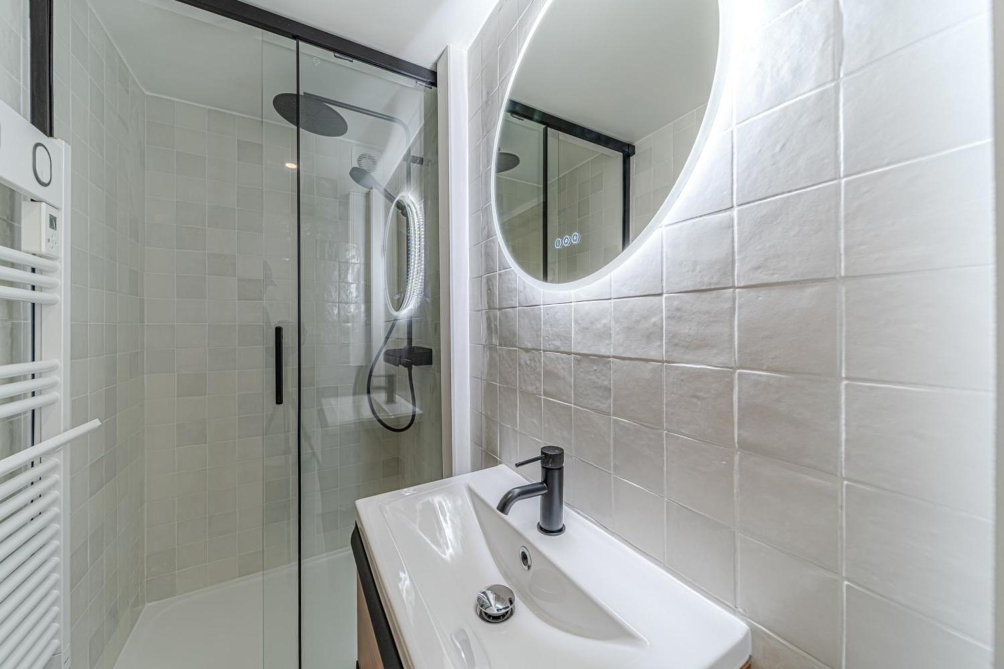 Charming Renovated Pied-a-terre Saxe Gambetta Apartment *