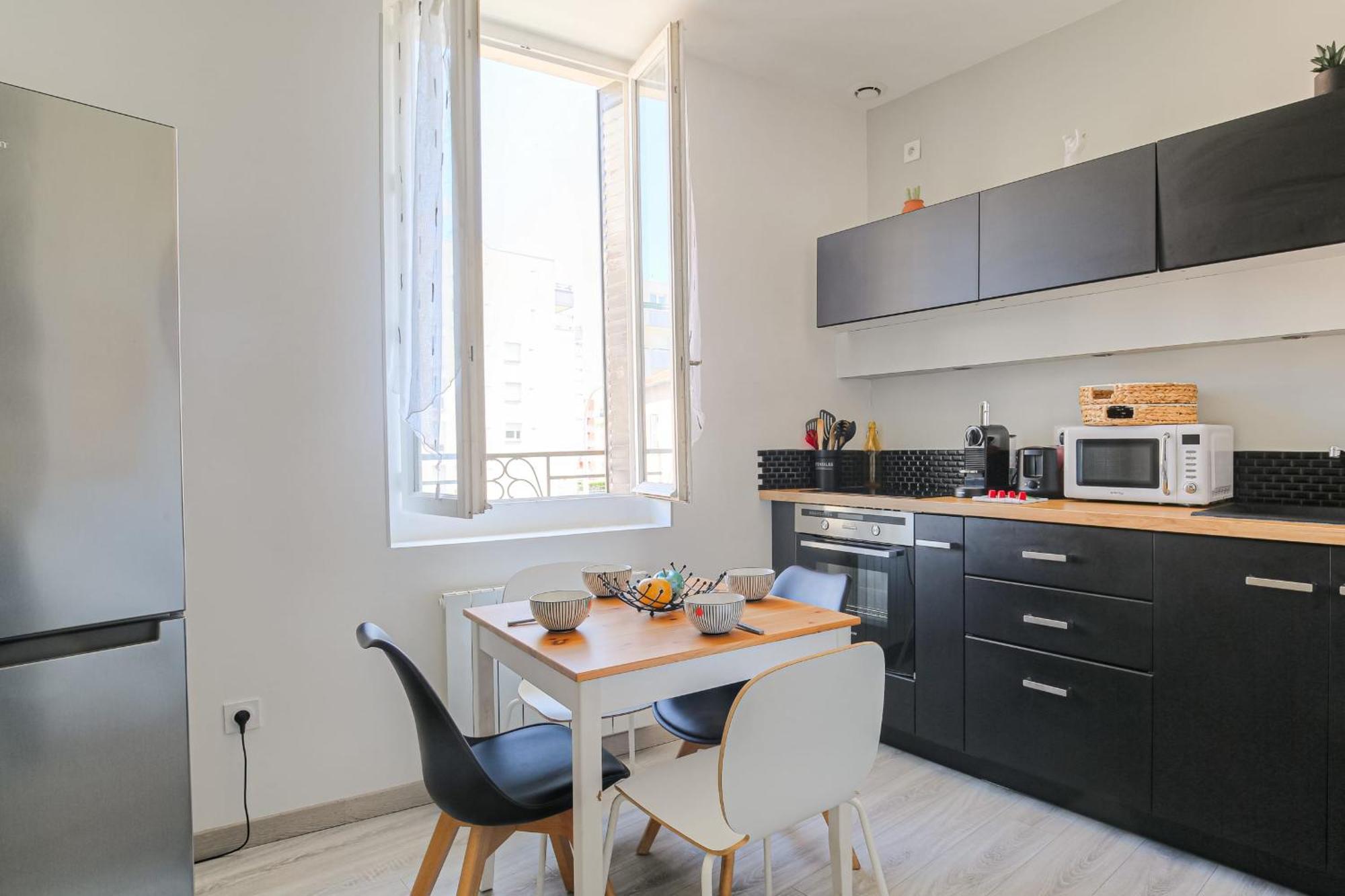 Cosy Et Calme Proche Metro Montplaisir Apartment