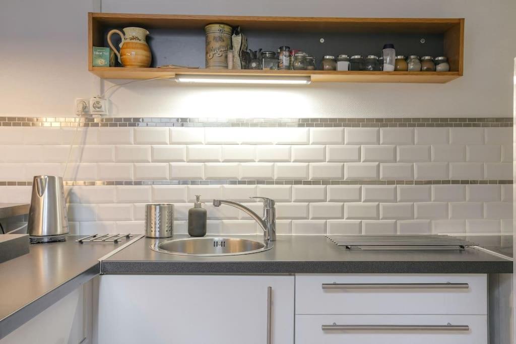 Super Idealement Situe, 6eme Apartment