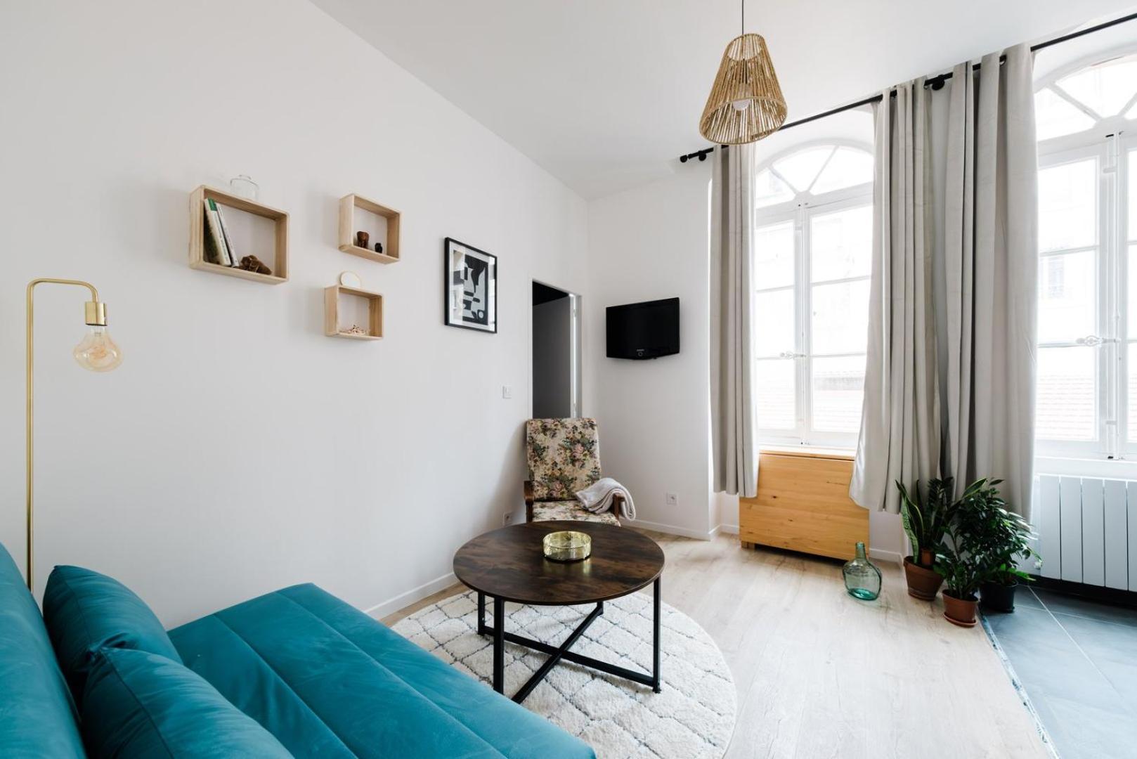Apartment Bright, Relaxing City-centre Ail *