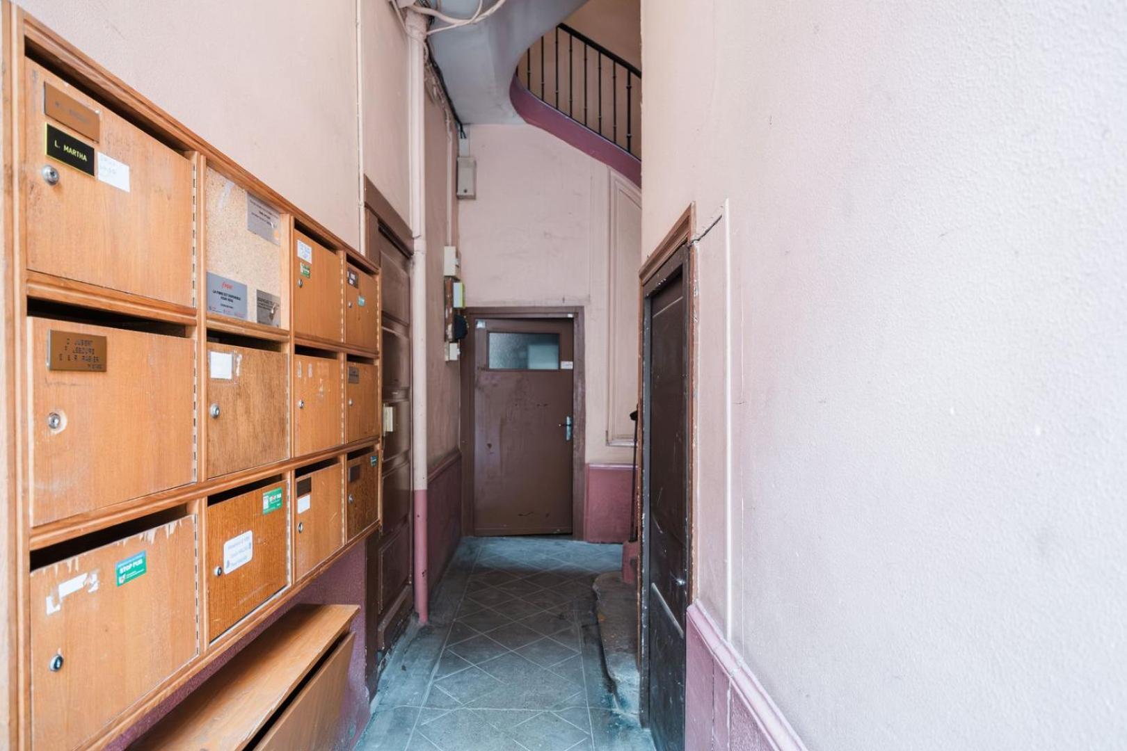 Bright, Relaxing City-centre Ail Apartment