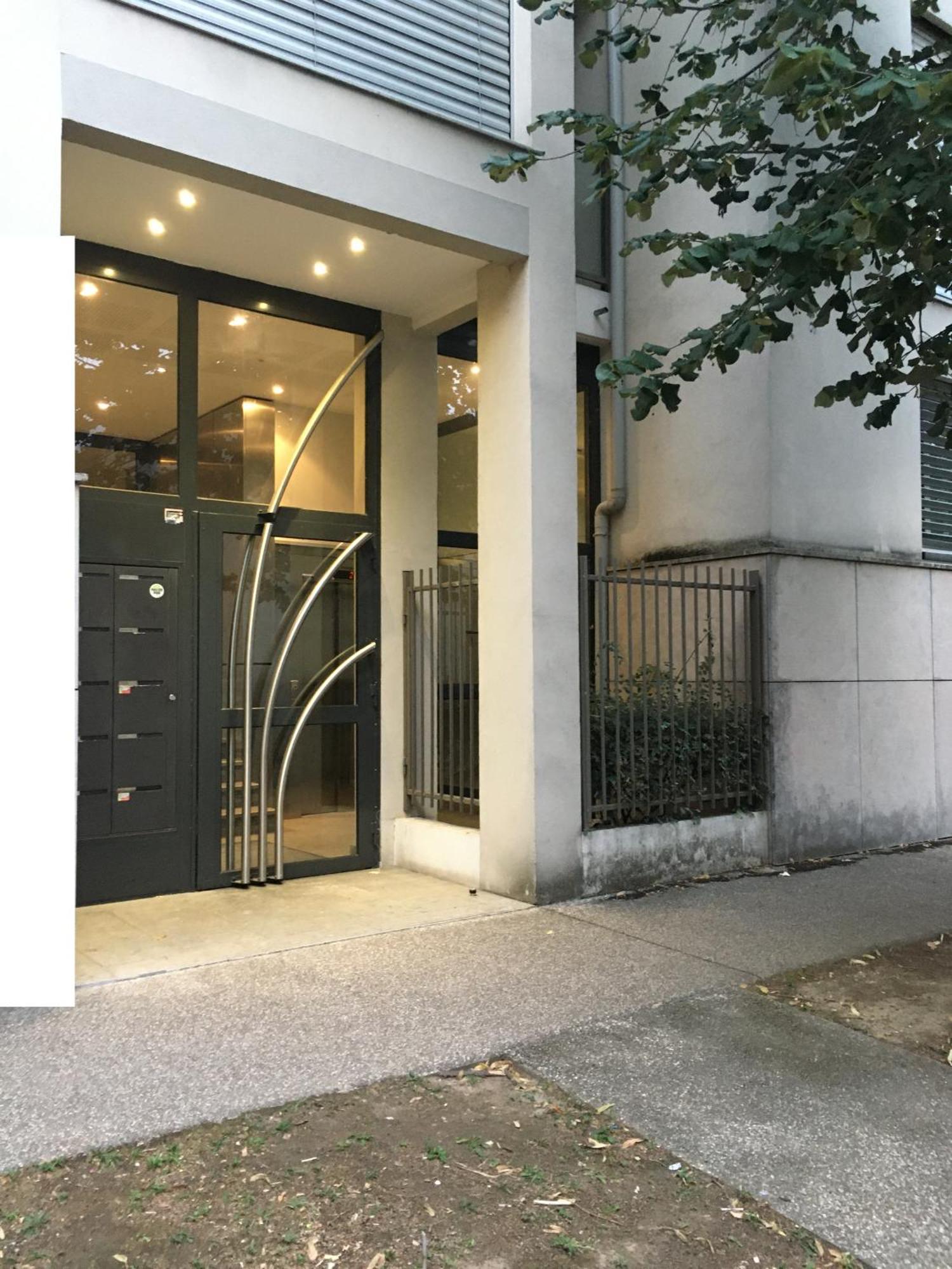 Quartier Vilette Paul Bert Box Garage Appartement *