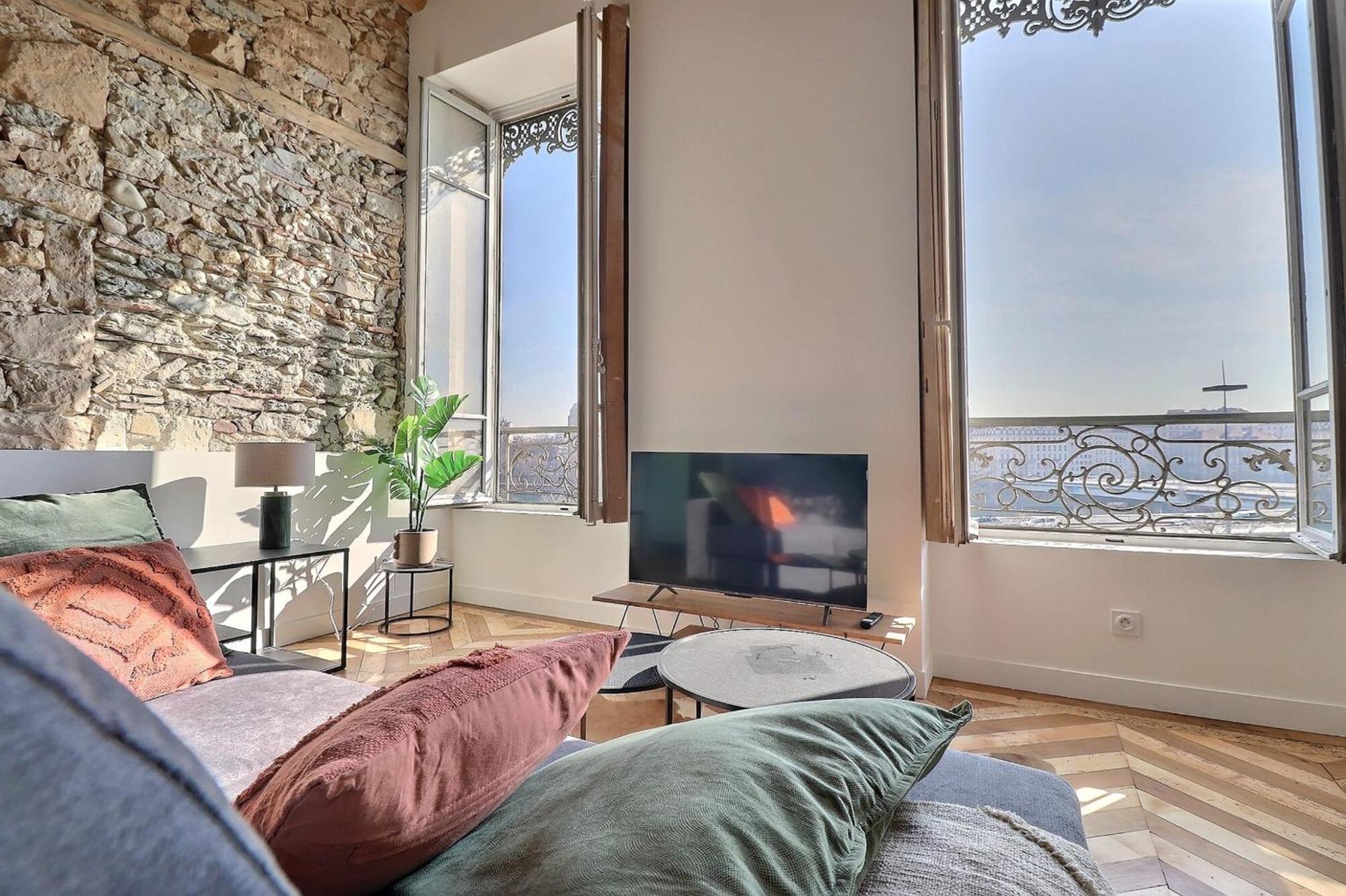 Apartment Charming With An Unobstructed View