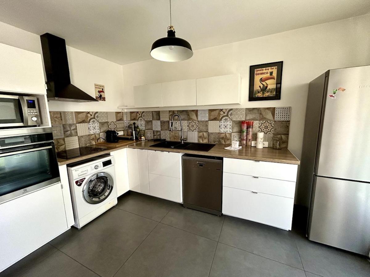 Tony Garnier 2 Bedrooms - Balcony - Parking *