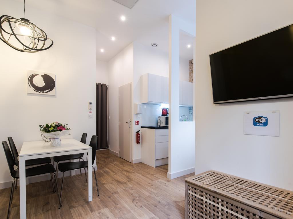 Apartment Come In *