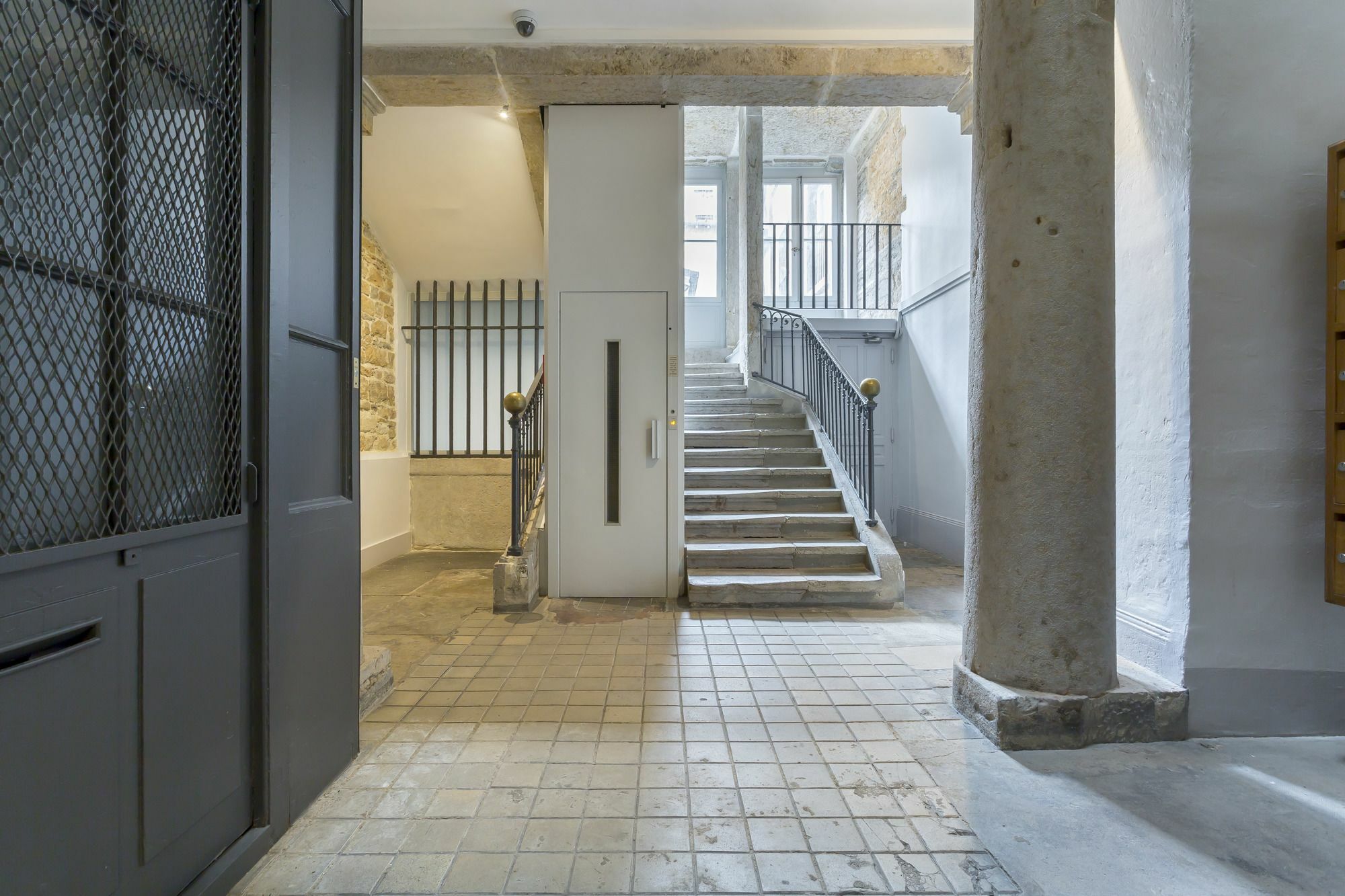 Like - Opera Apartamento Lyon